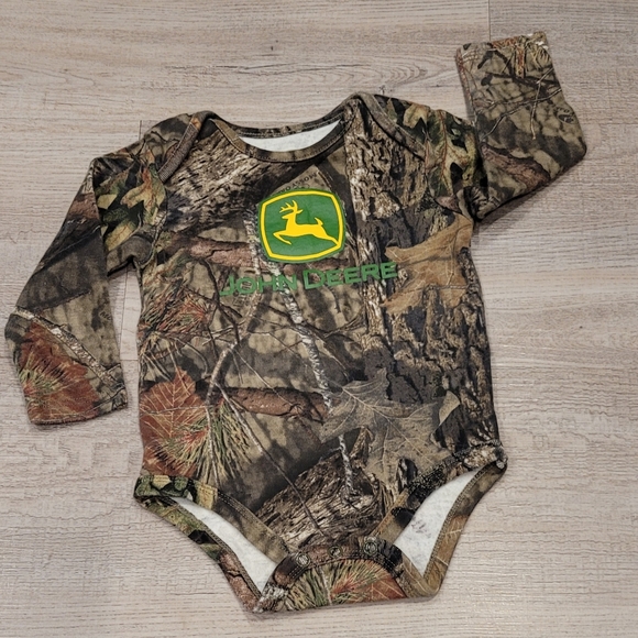 John Deere long-sleeved onesie - Picture 1 of 3